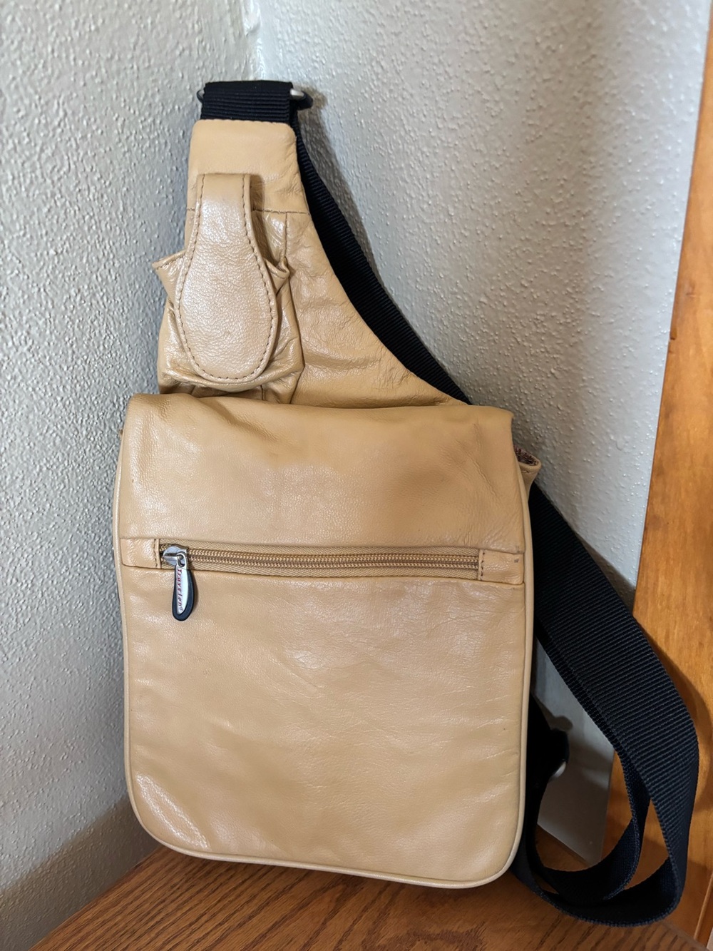 Travelon leather bag new
